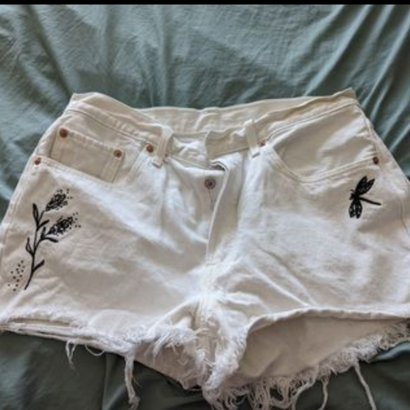 Levi's Embroidered shorts - Picture 1 of 4